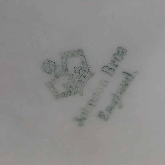 Johnson Brothers England White Porcelain Pitcher Scalloped Wavy Rim Base - Picture 10 of 13